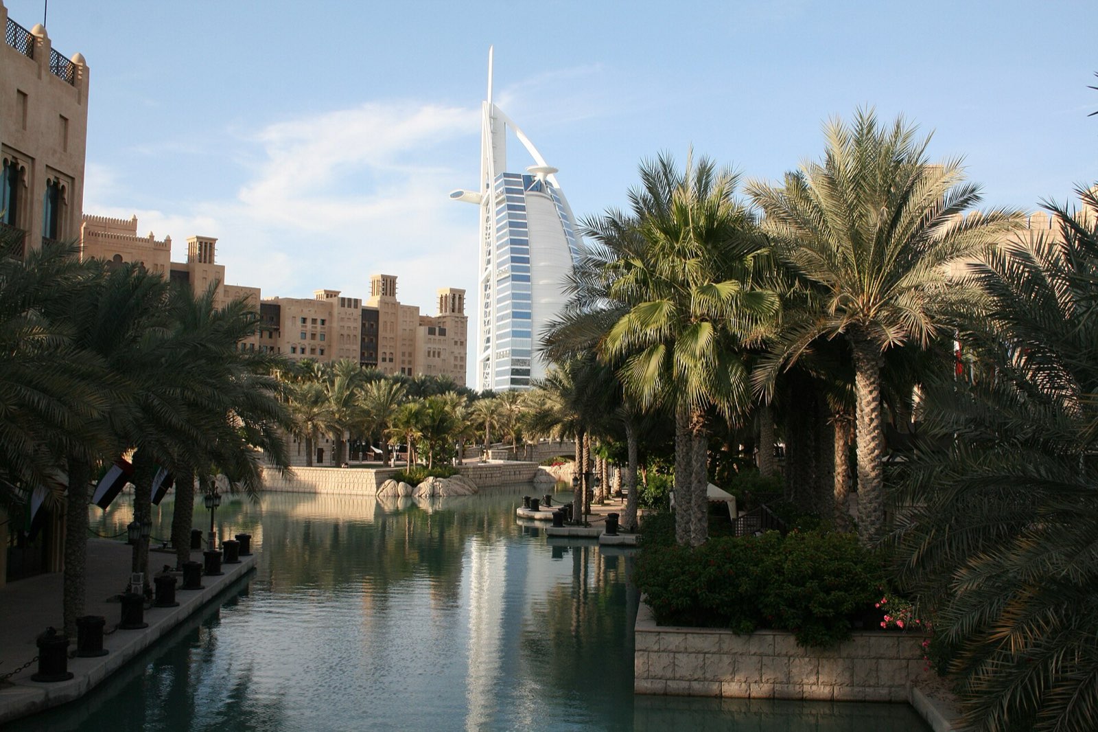 Каналы Madinat Jumeirah и Бурдж-аль-Араб