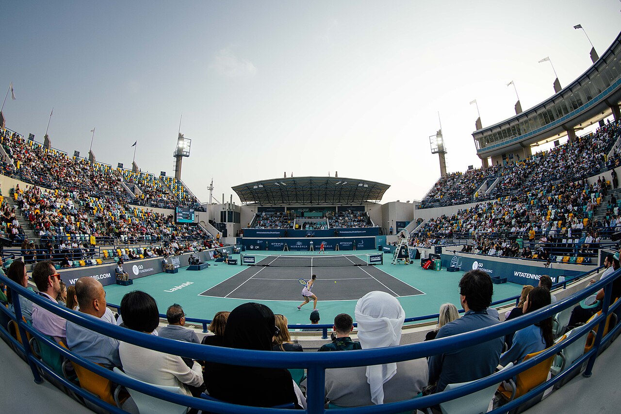 Корт International Tennis Centre в Абу-Даби во время Mubadala Abu Dhabi Open